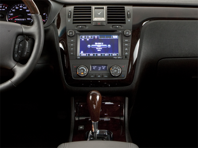 Cadillac DTS Base de 2011