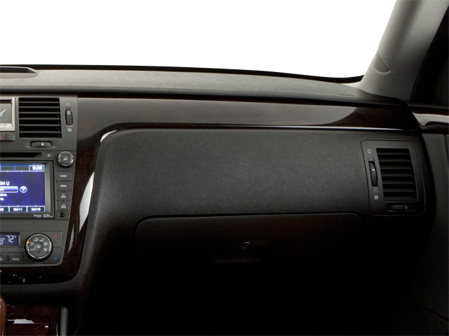 Cadillac DTS Base de 2011