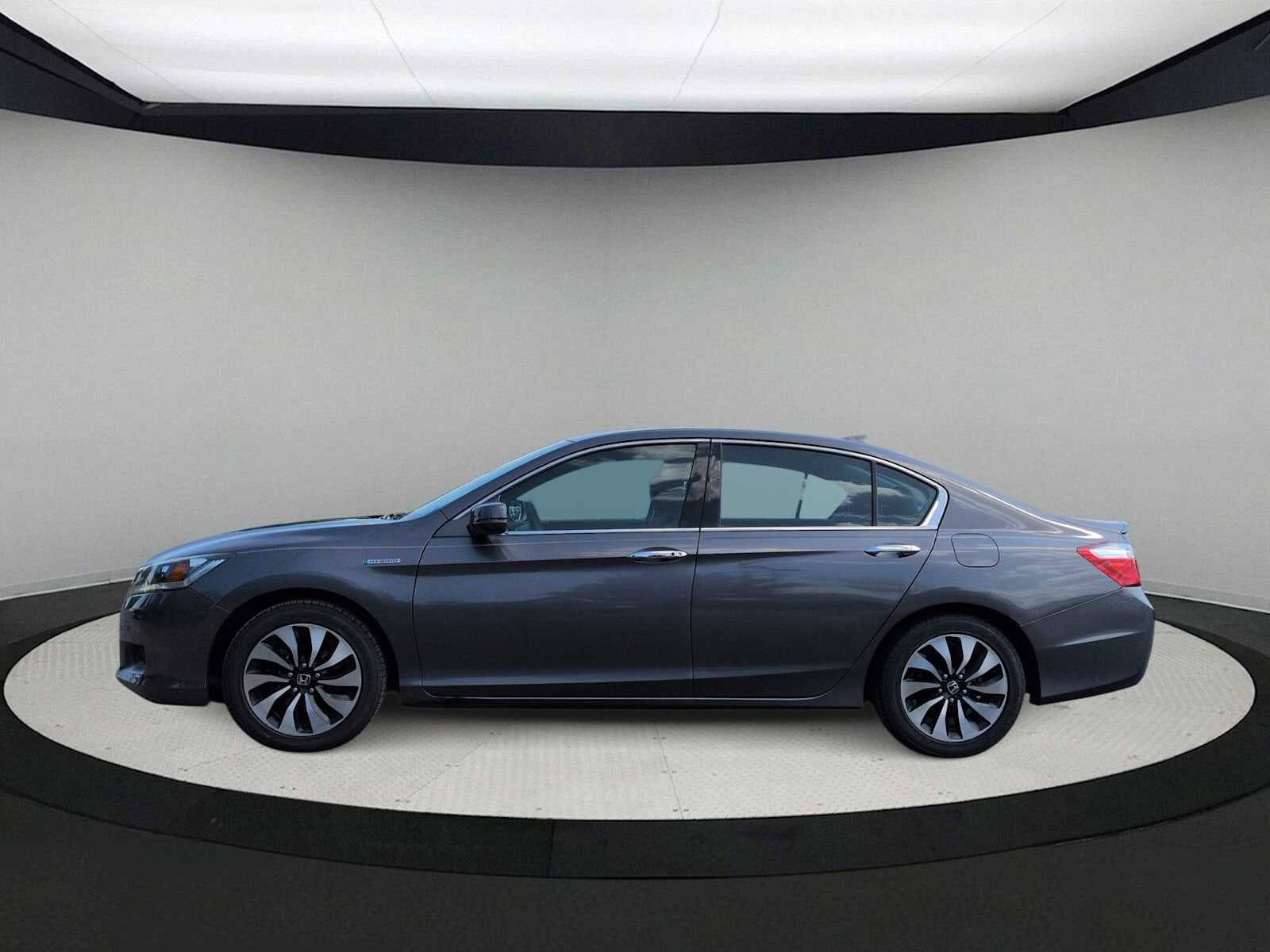 Honda Accord Hybrid de 4 puertas, berlina, 2015