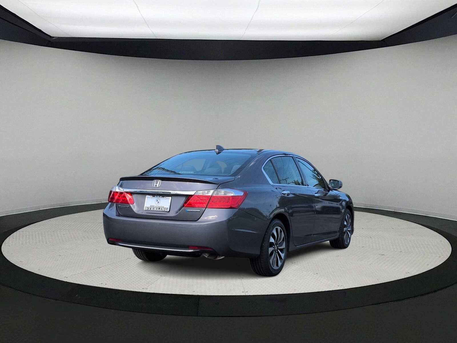 Honda Accord Hybrid de 4 puertas, berlina, 2015