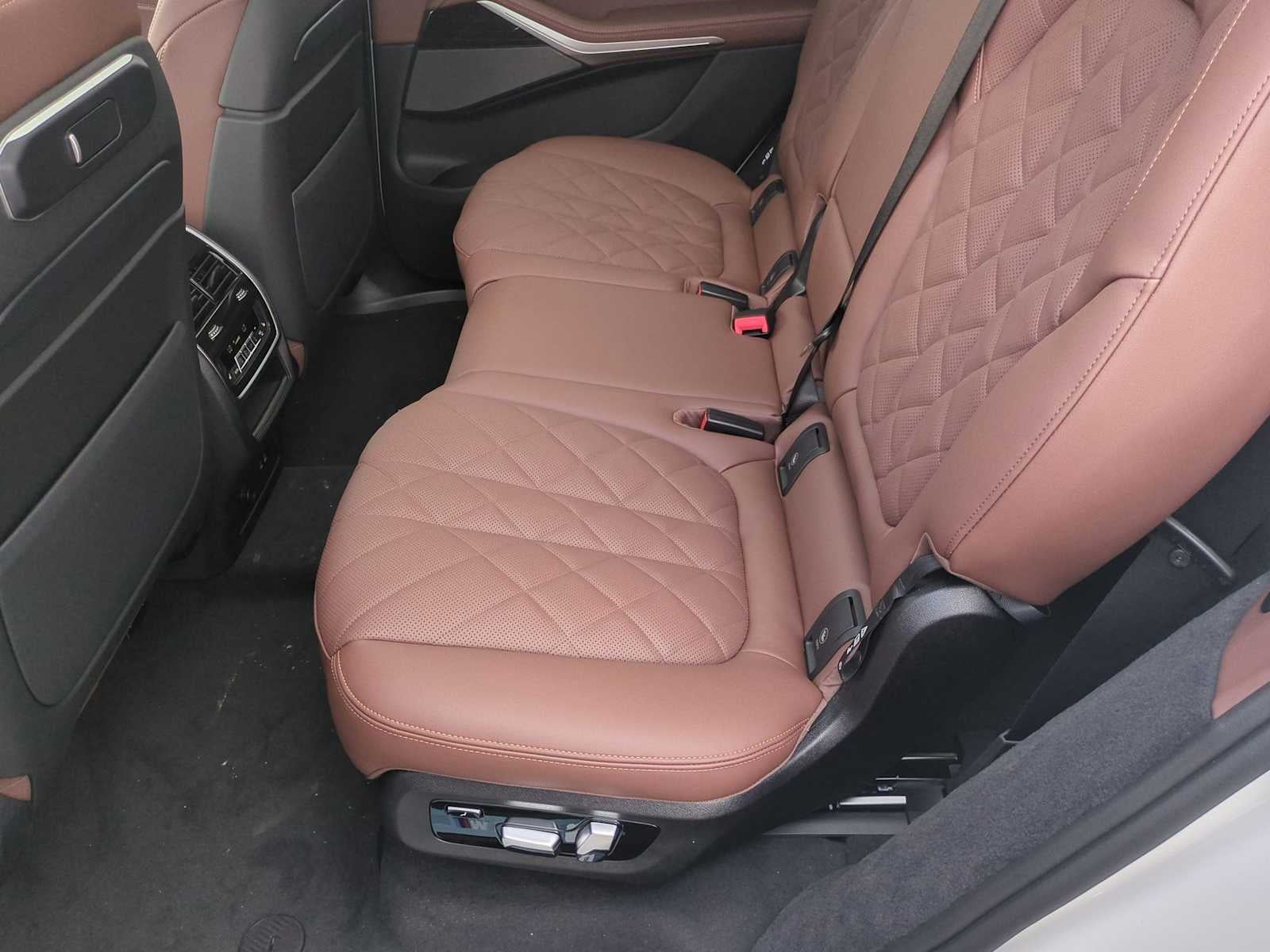 2026 BMW X7 xDrive40i xDrive40i