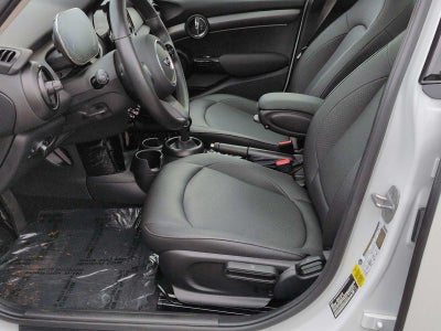 MINI Cooper de 4 puertas con techo rígido 2024