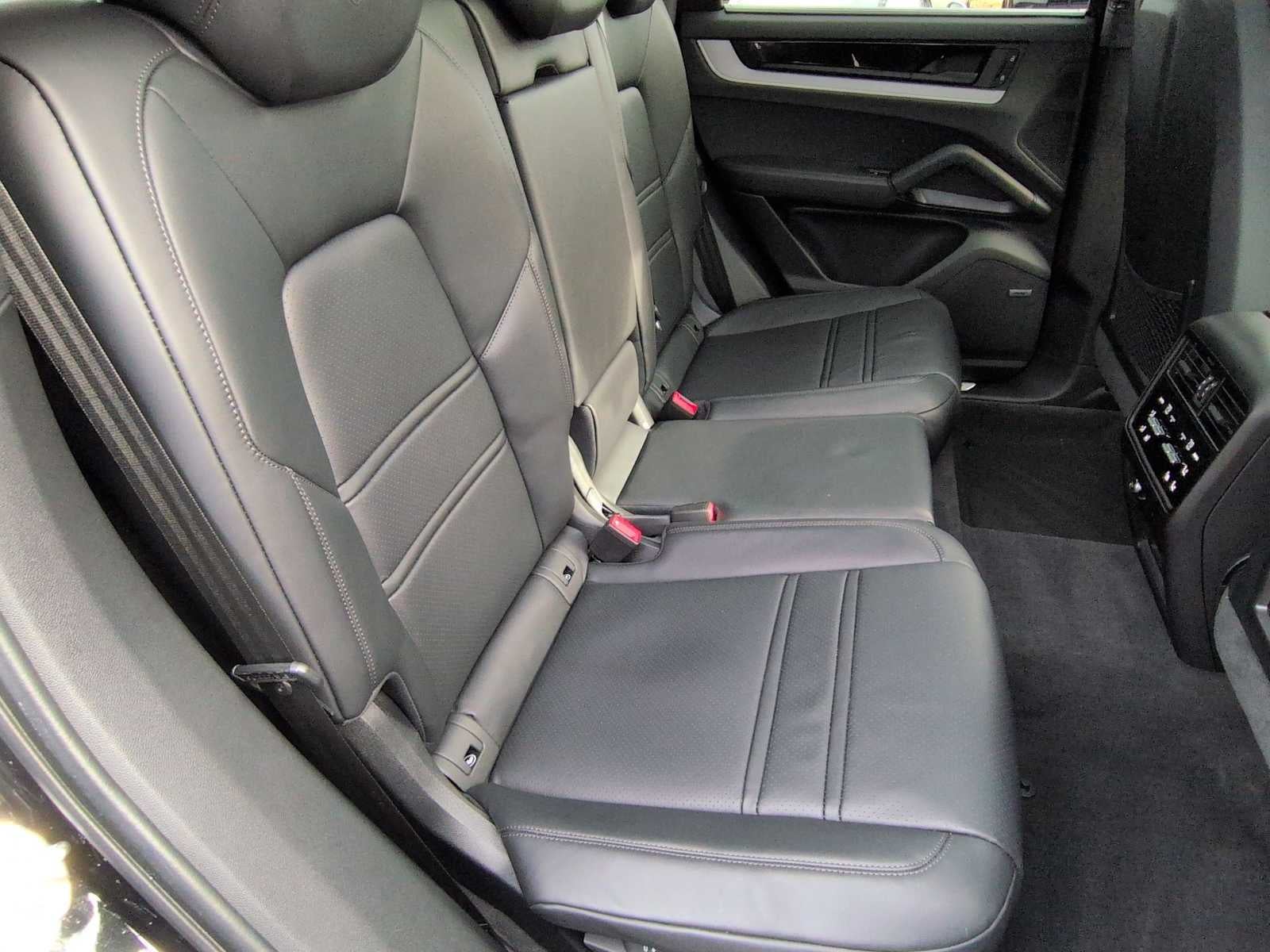 Porsche Cayenne Coupé AWD 2025