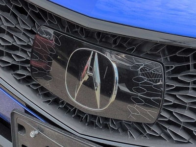 Acura TLX Type S 2023 con neumáticos de alto rendimiento