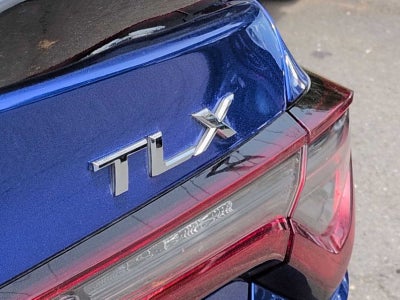 Acura TLX Type S 2023 con neumáticos de alto rendimiento