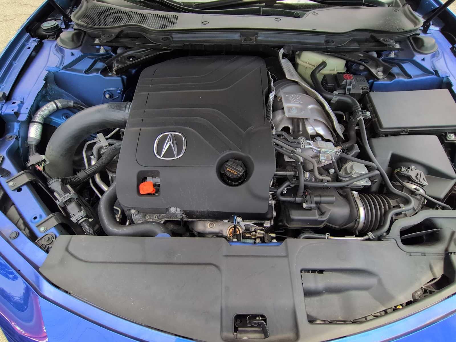 Acura TLX Type S 2023 con neumáticos de alto rendimiento