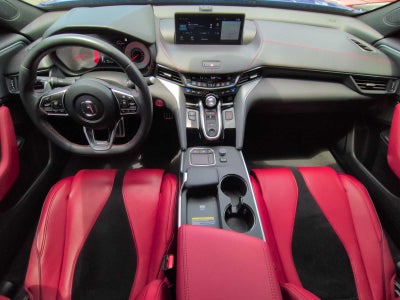 Acura TLX Type S 2023 con neumáticos de alto rendimiento