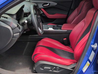 Acura TLX Type S 2023 con neumáticos de alto rendimiento