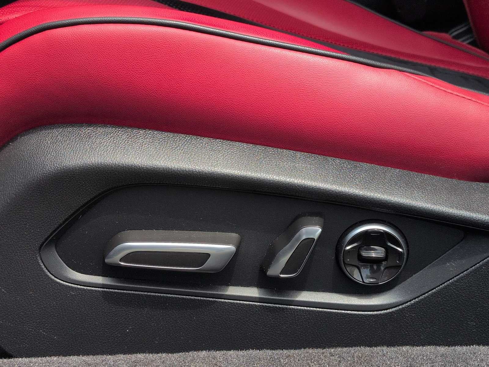 Acura TLX Type S 2023 con neumáticos de alto rendimiento