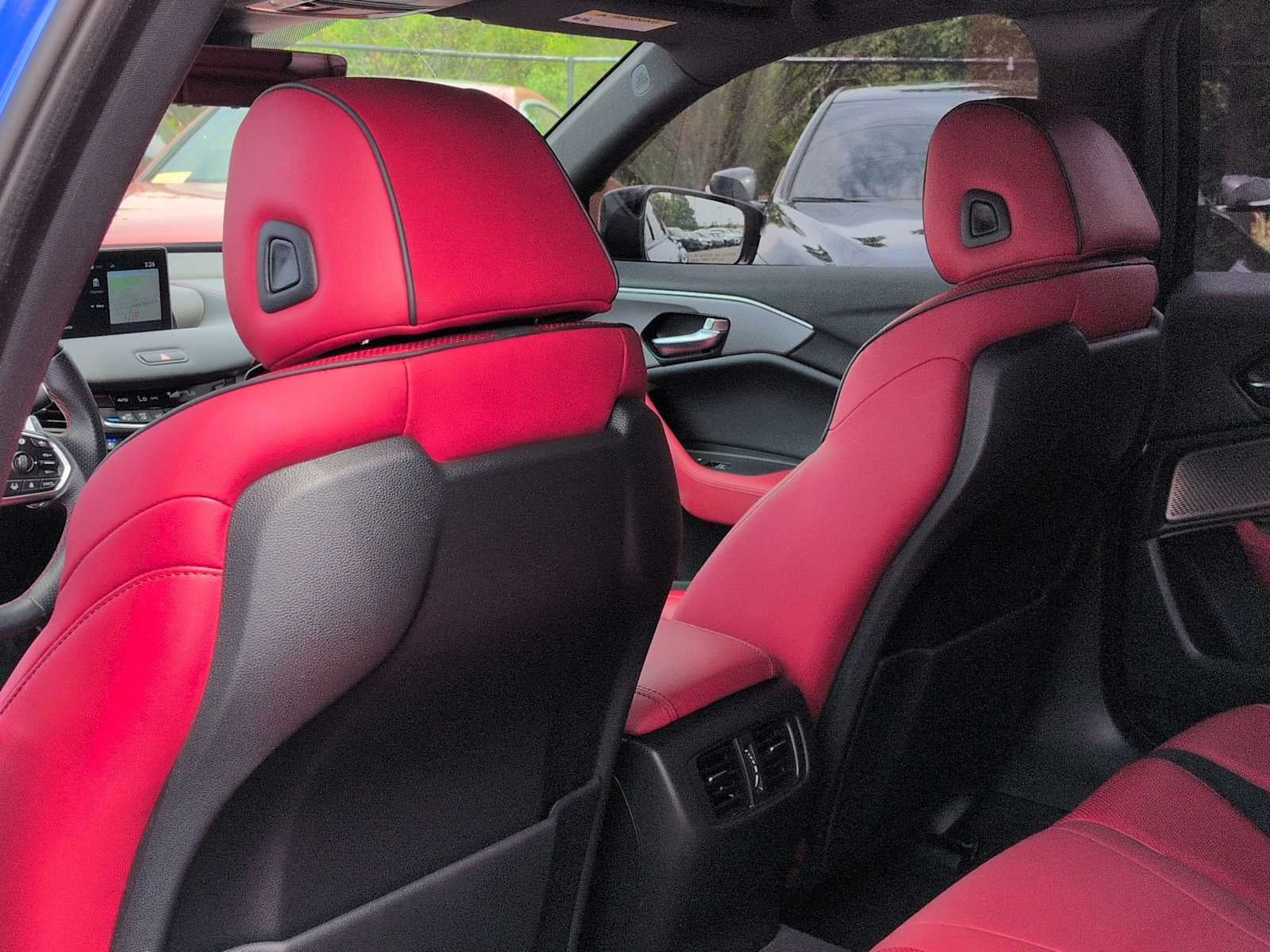 Acura TLX Type S 2023 con neumáticos de alto rendimiento