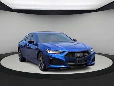 Acura TLX Type S 2023 con neumáticos de alto rendimiento