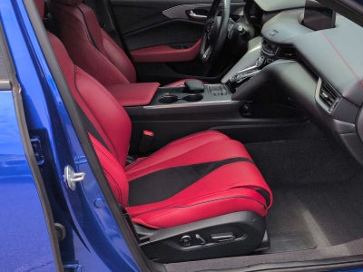 Acura TLX Type S 2023 con neumáticos de alto rendimiento