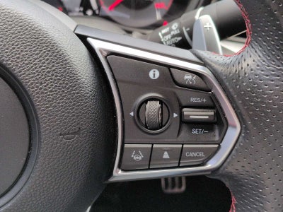 Acura TLX Type S 2023 con neumáticos de alto rendimiento