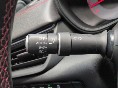 Acura TLX Type S 2023 con neumáticos de alto rendimiento