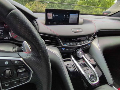 Acura TLX Type S 2023 con neumáticos de alto rendimiento