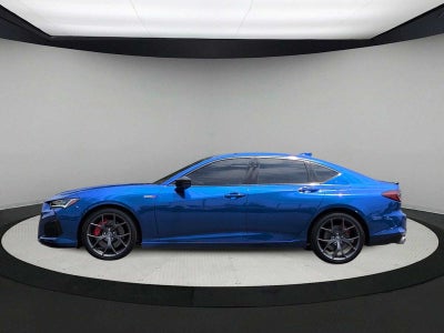 Acura TLX Type S 2023 con neumáticos de alto rendimiento