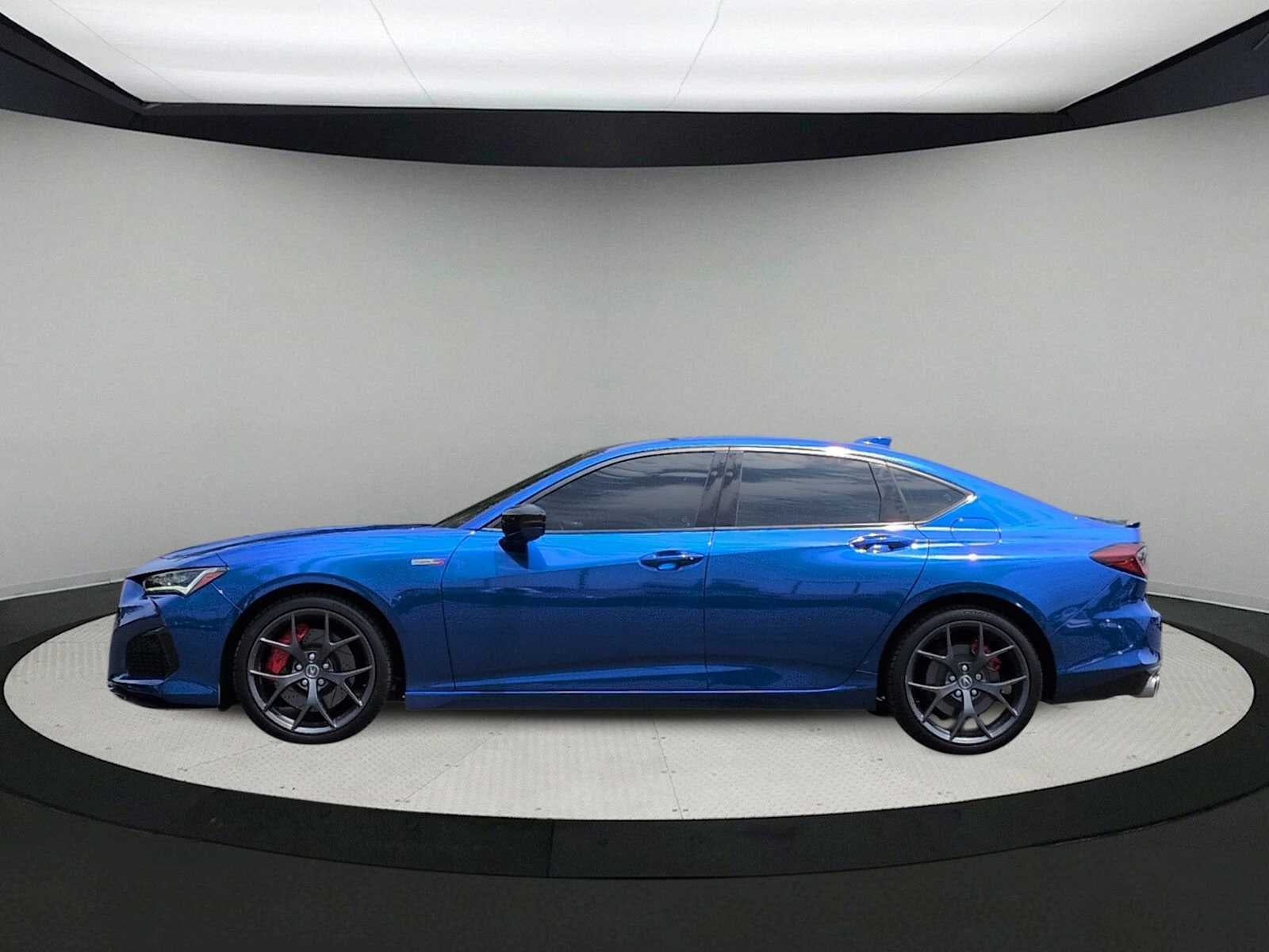 Acura TLX Type S 2023 con neumáticos de alto rendimiento