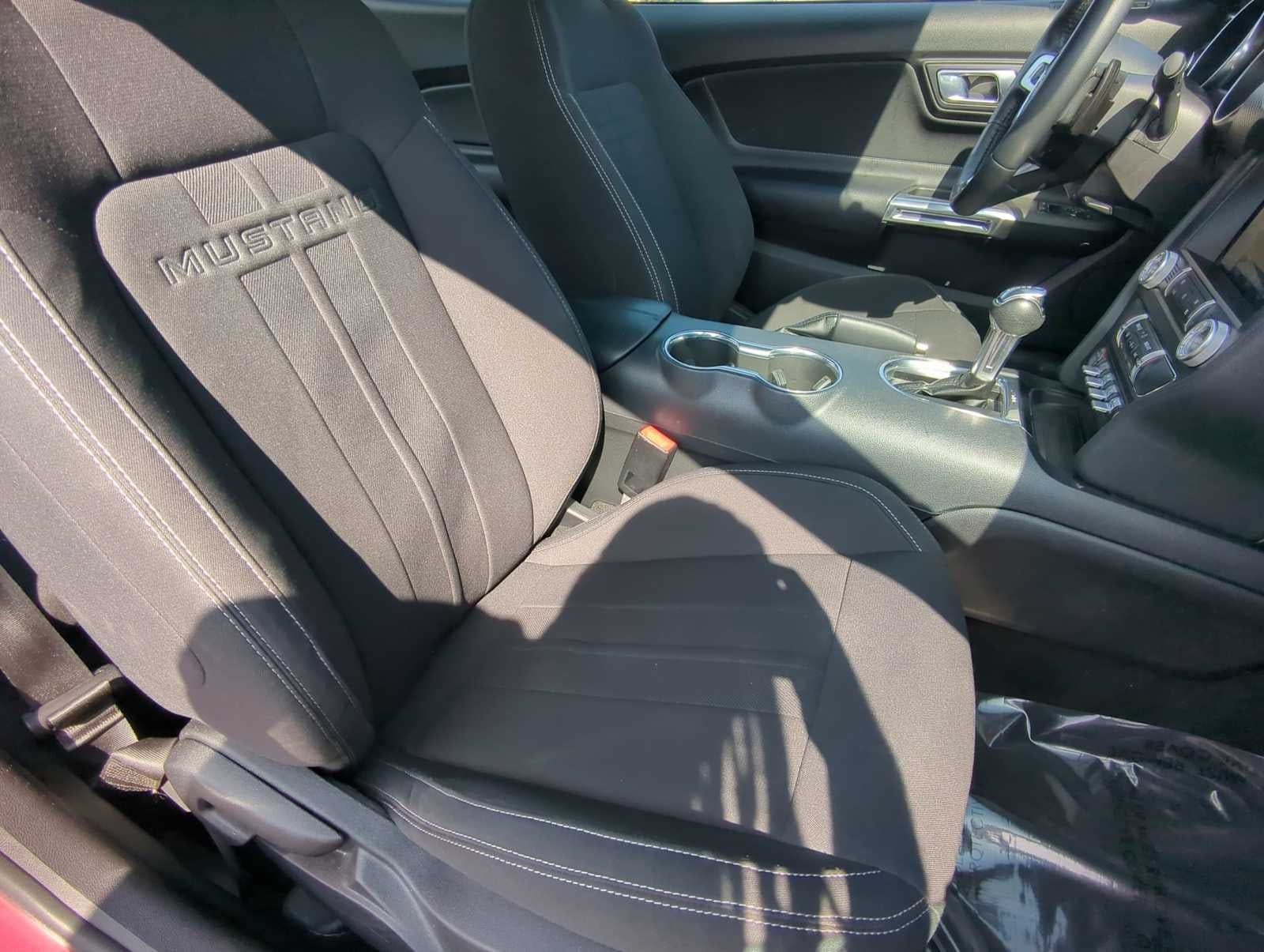 Ford Mustang EcoBoost 2021