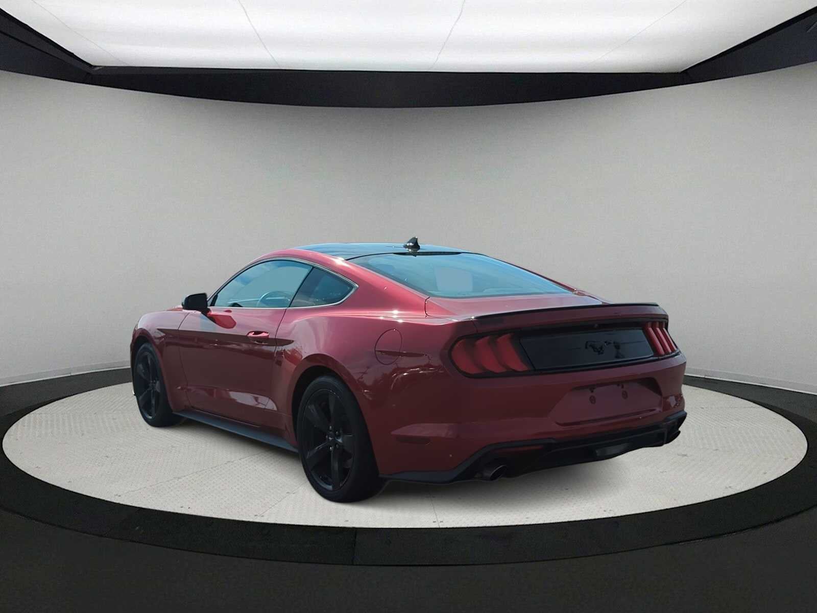 Ford Mustang EcoBoost 2021