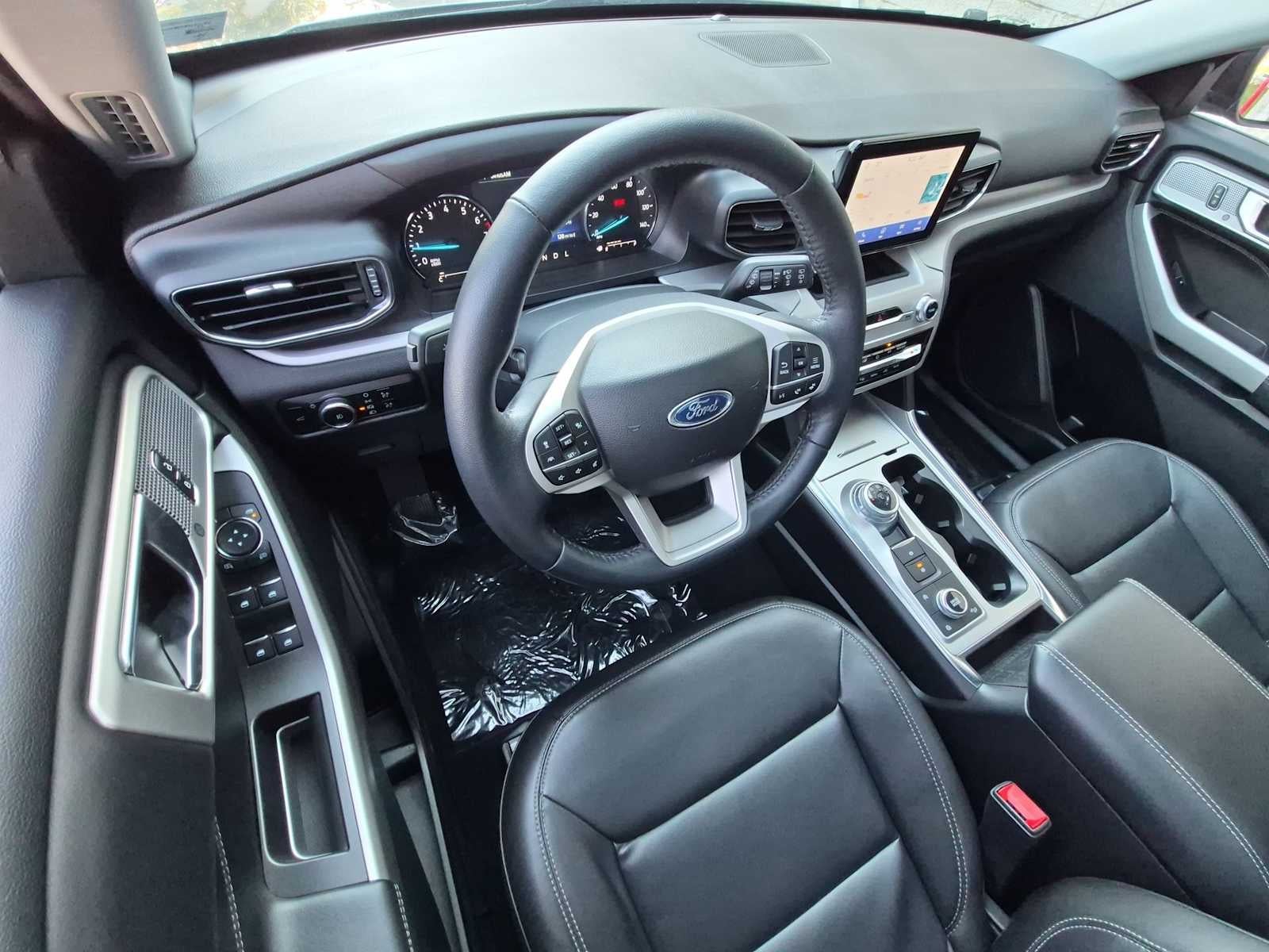 Ford Explorer XLT 2023