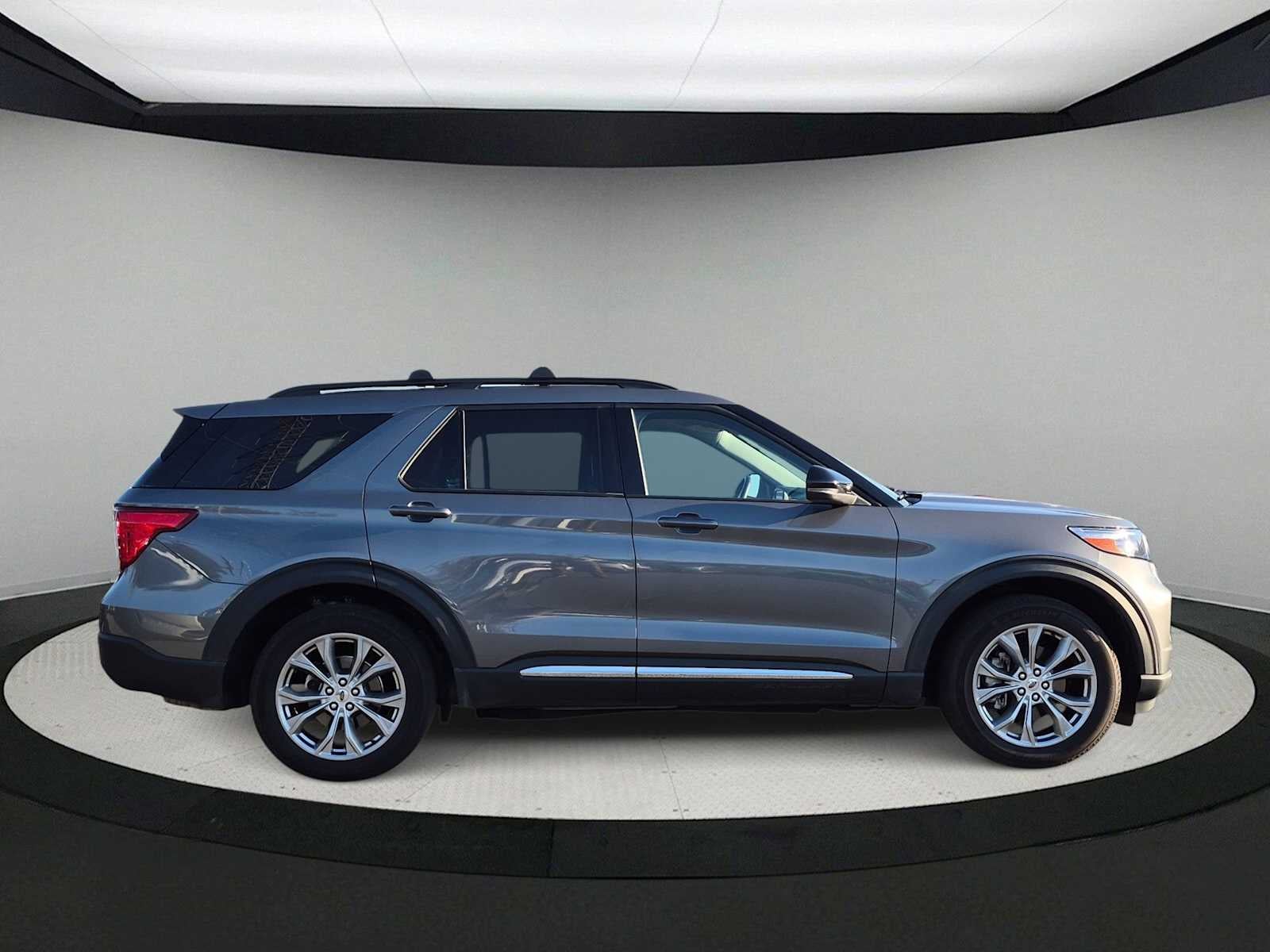 Ford Explorer XLT 2023