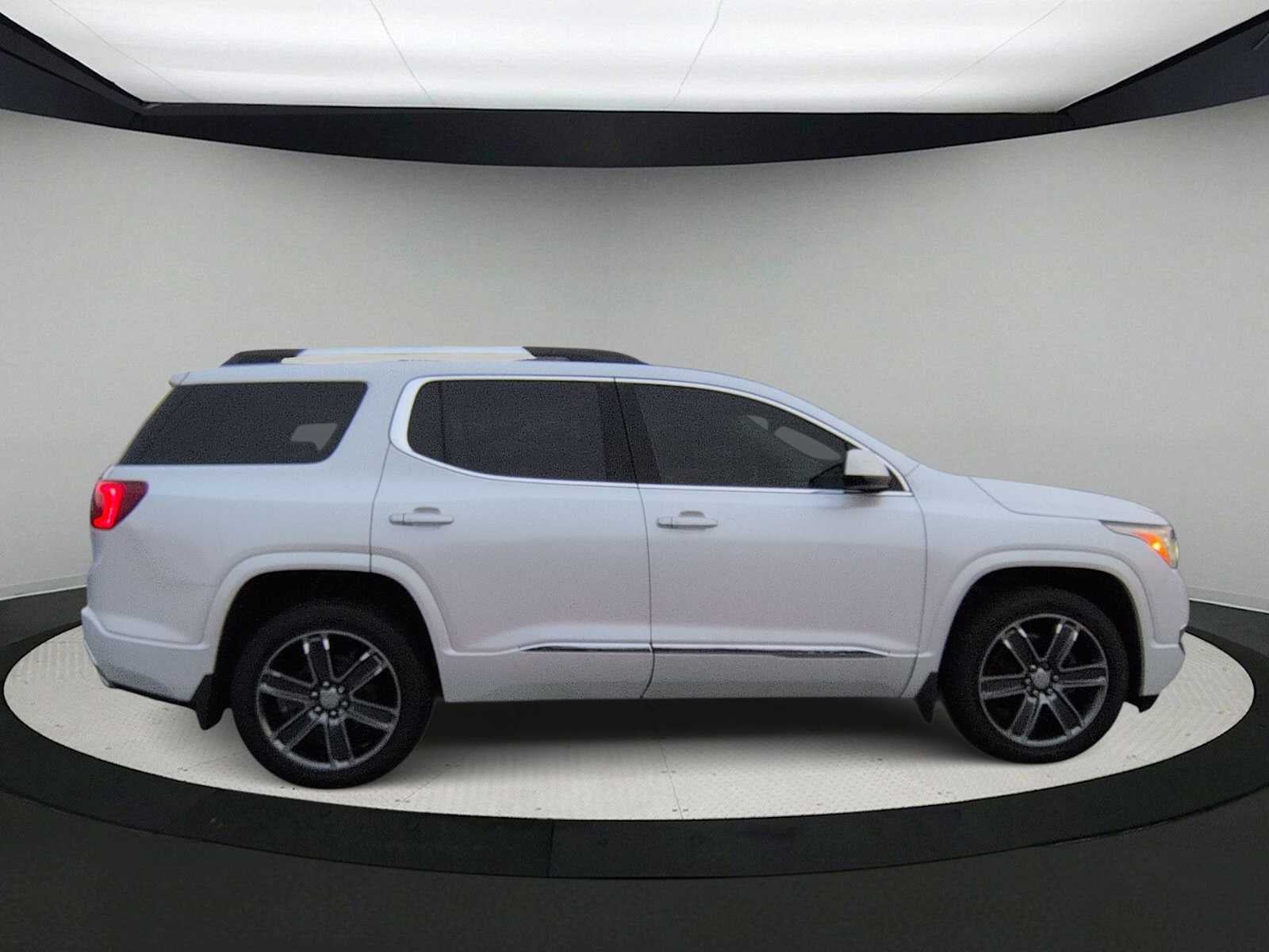 GMC Acadia Denali 2017