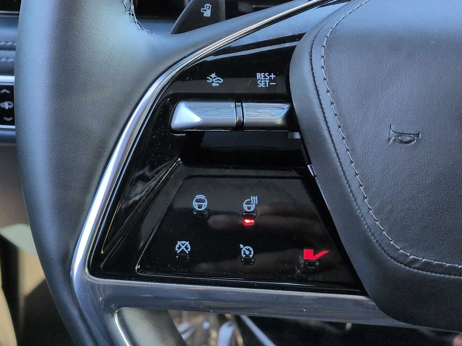 2025 Cadillac ESCALADE IQ Lujo 2