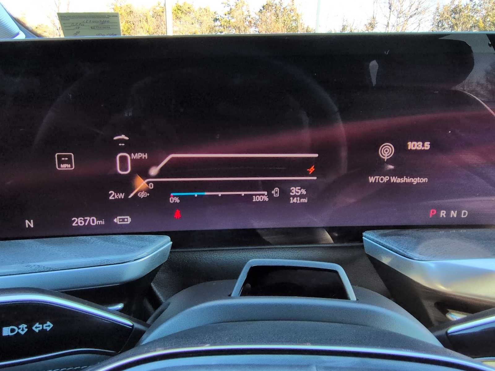 2025 Cadillac ESCALADE IQ Lujo 2