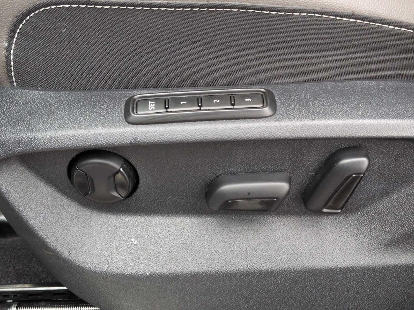 Volkswagen Atlas Cross Sport 3.6L V6 SEL Premium R-Line 2021