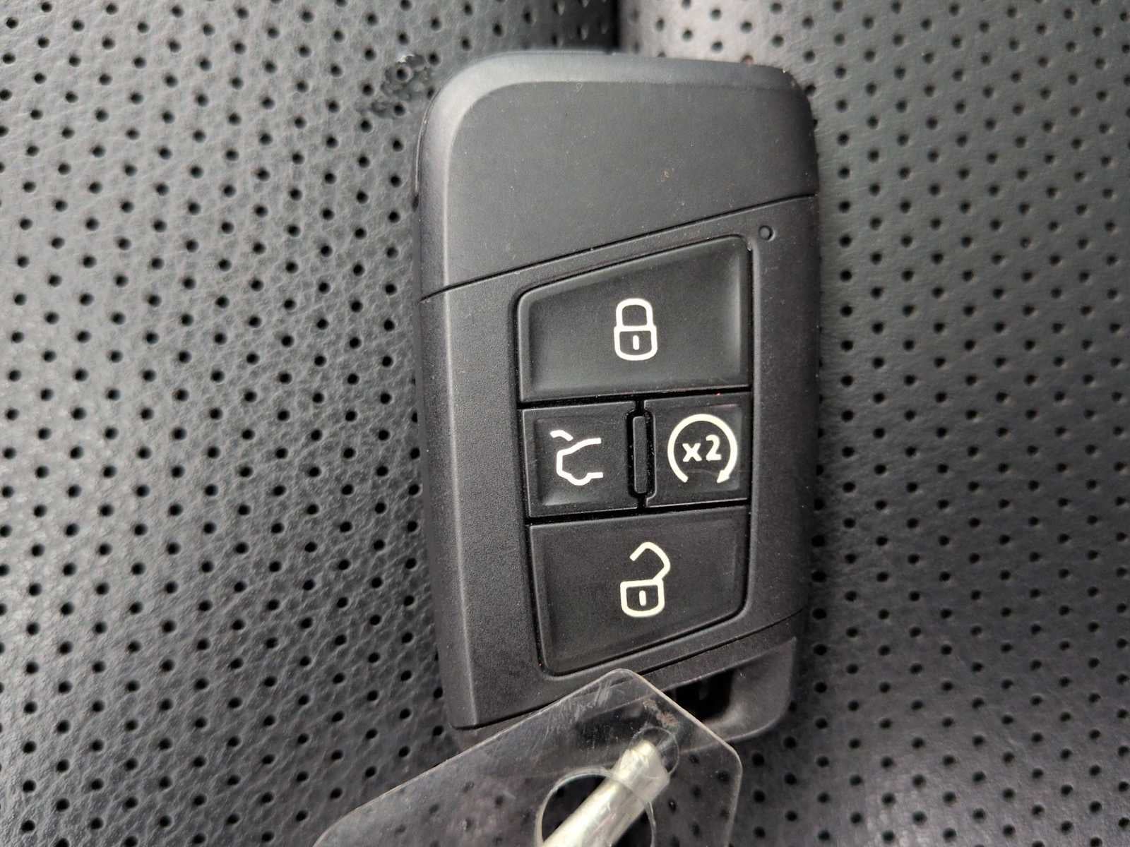 Volkswagen Atlas Cross Sport 3.6L V6 SEL Premium R-Line 2021