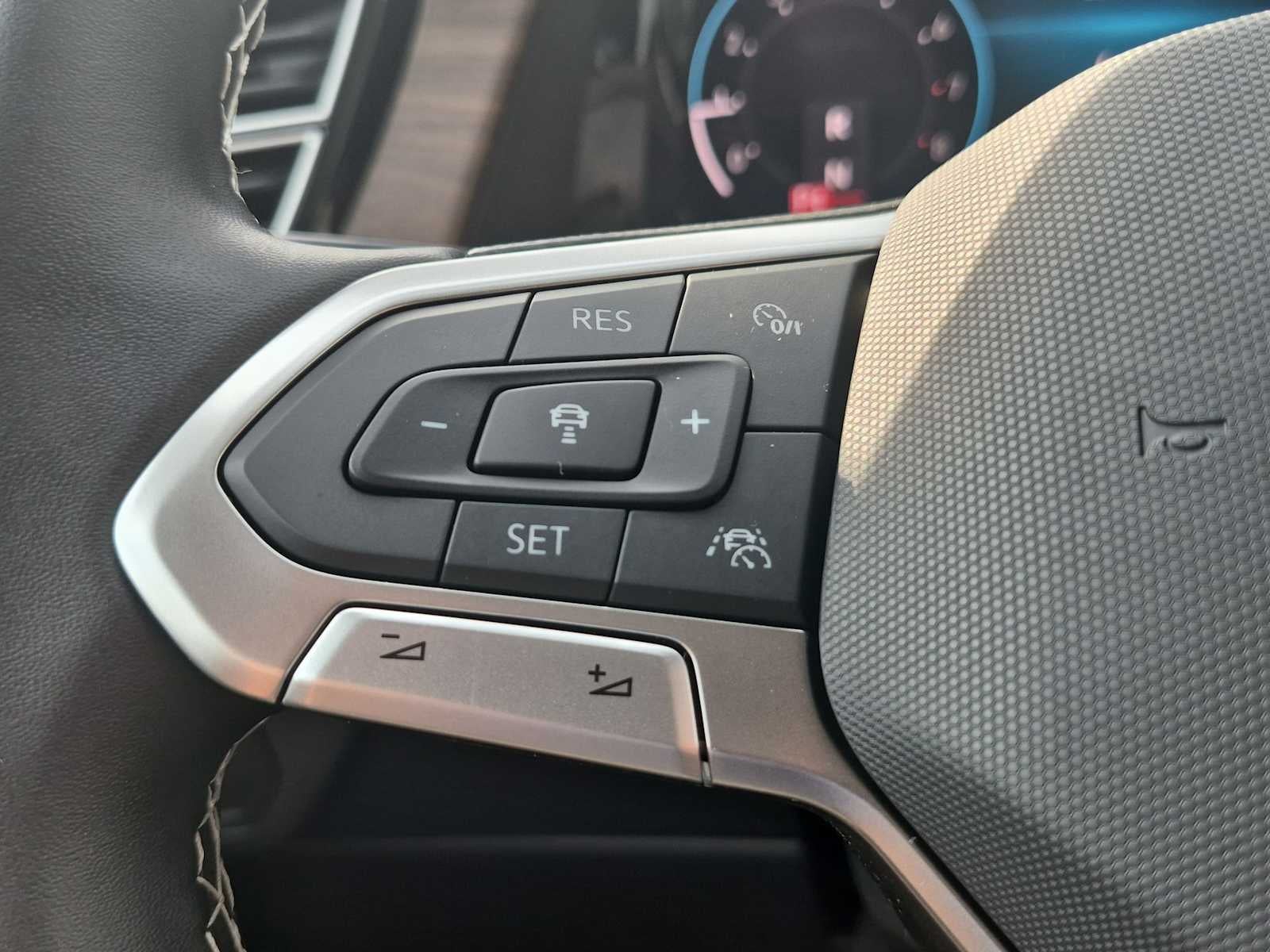 Volkswagen Atlas 2.0T SE con paquete Technology de 2024