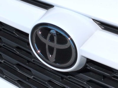 Toyota RAV4 XLE 2025