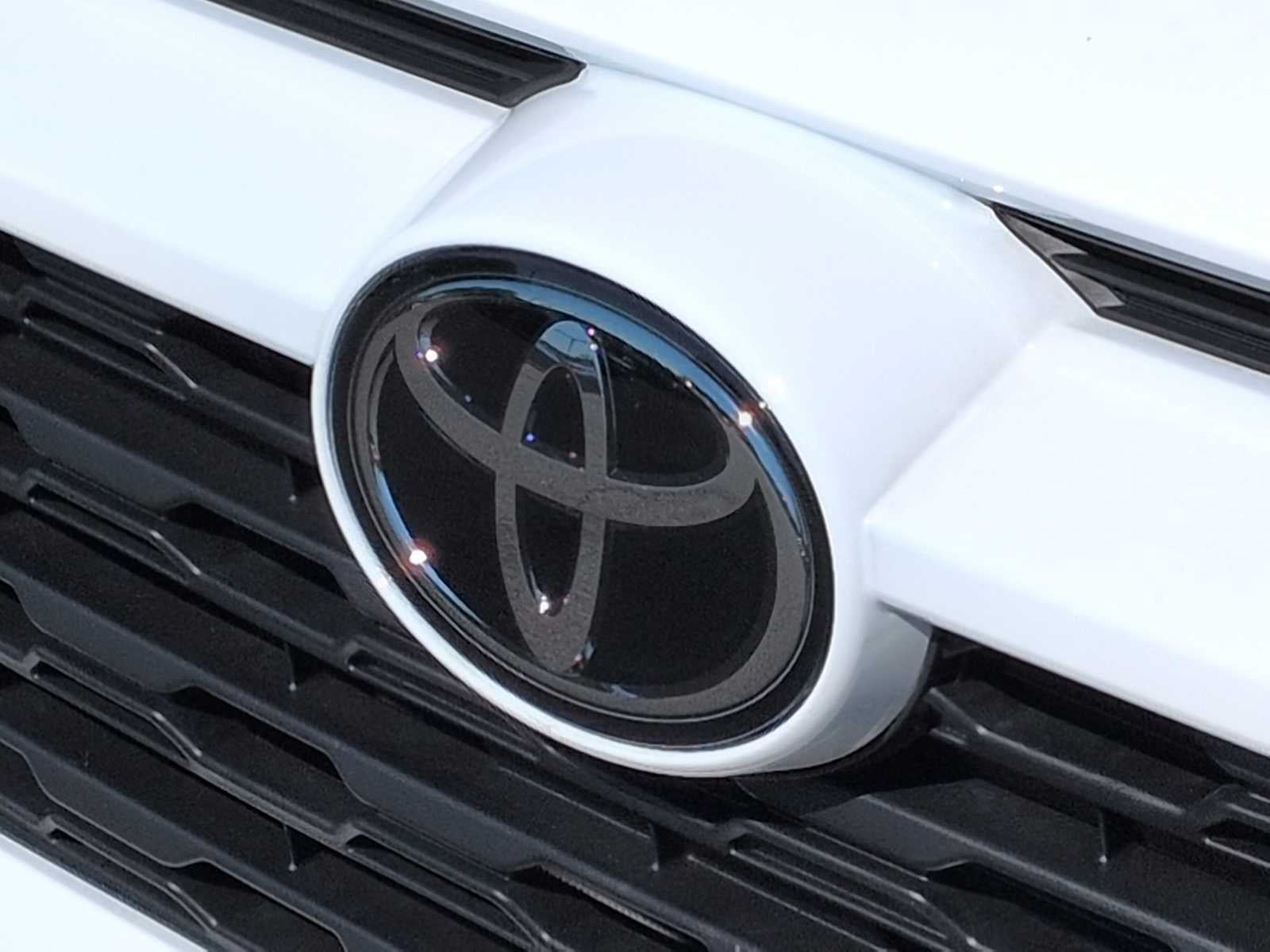 Toyota RAV4 XLE 2025