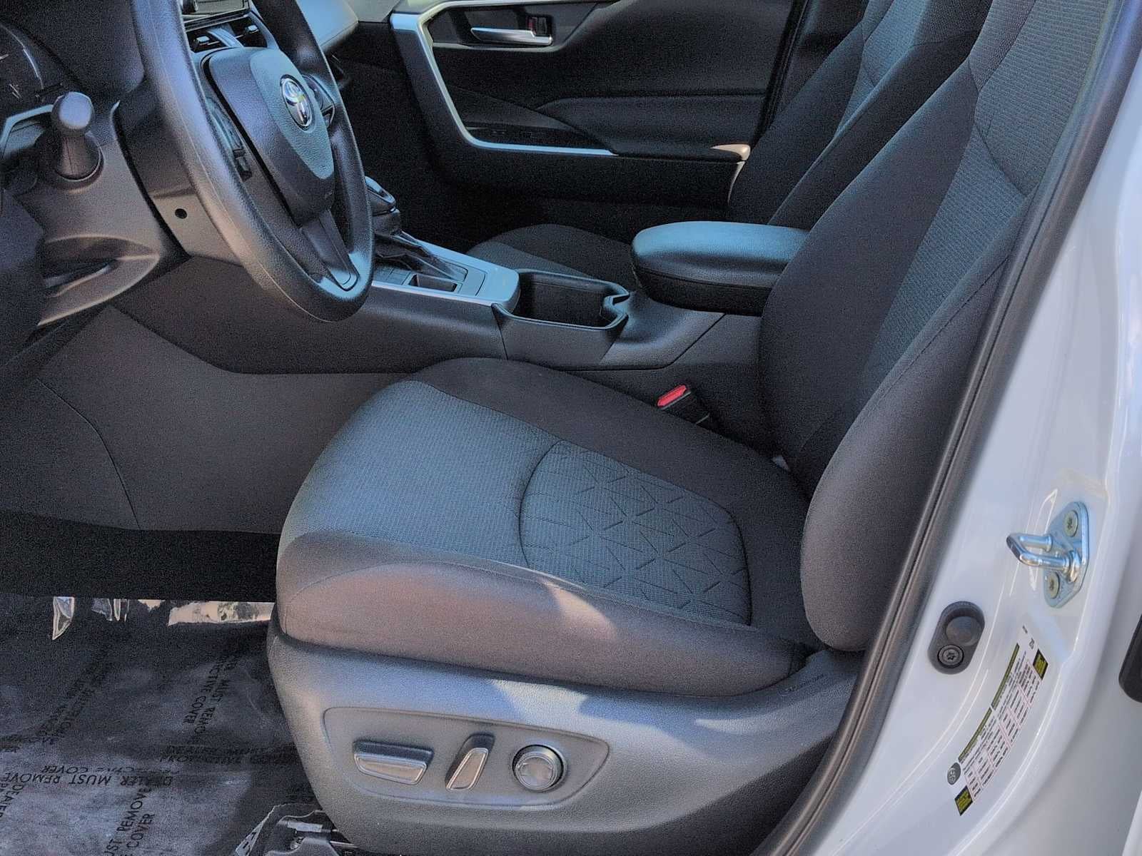 Toyota RAV4 XLE 2025