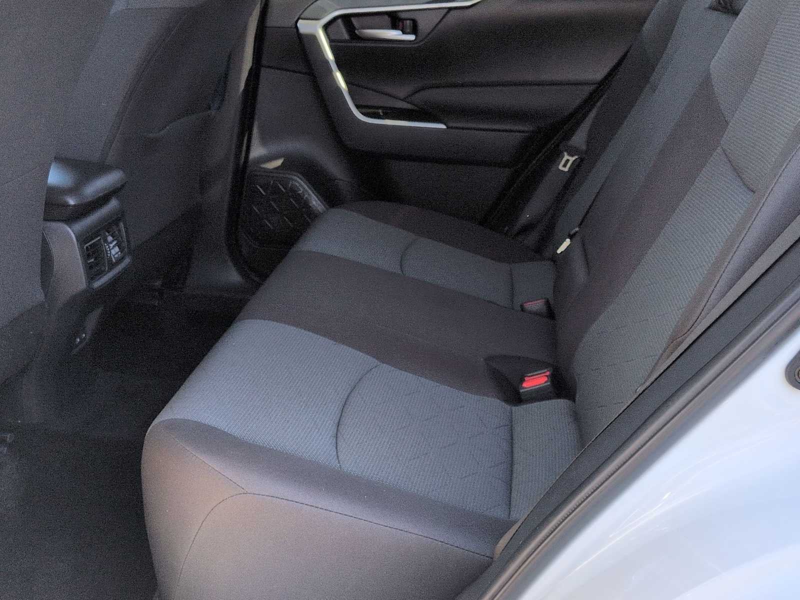 Toyota RAV4 XLE 2025
