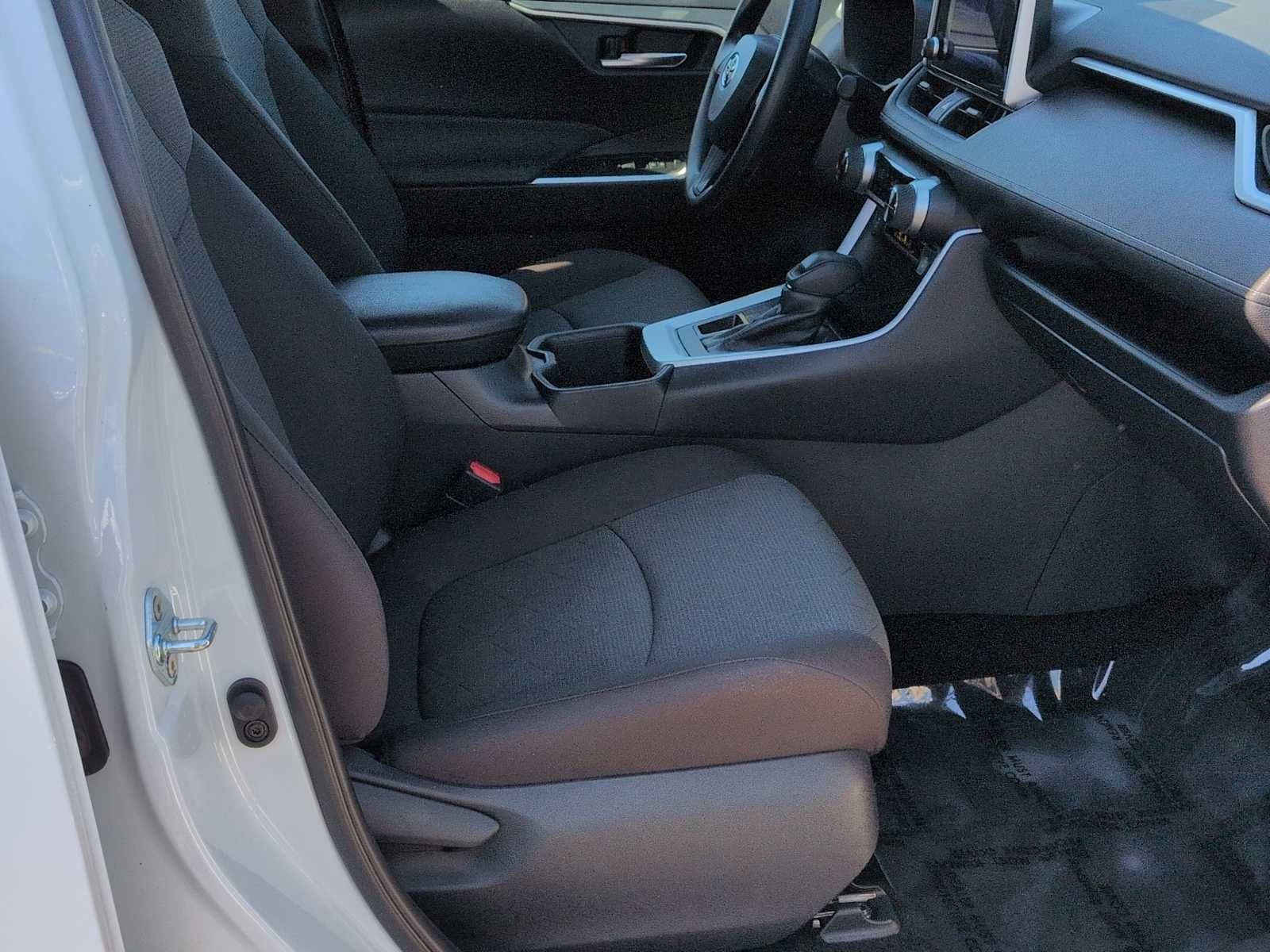 Toyota RAV4 XLE 2025