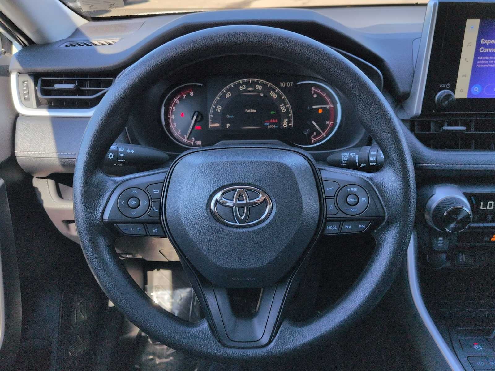 Toyota RAV4 XLE 2025
