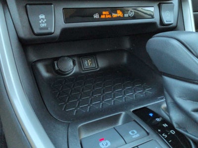 Toyota RAV4 XLE 2025