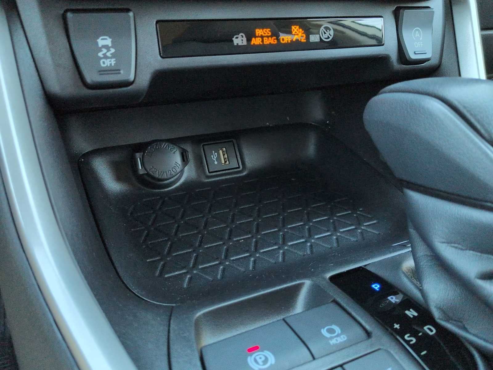 Toyota RAV4 XLE 2025
