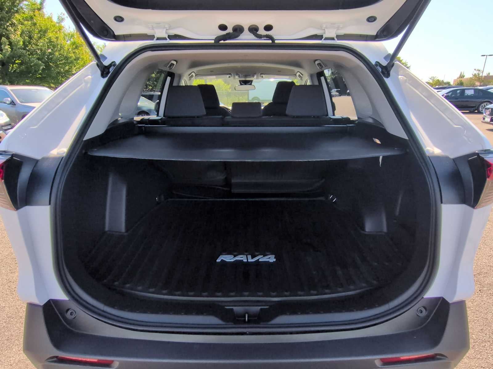 Toyota RAV4 XLE 2025