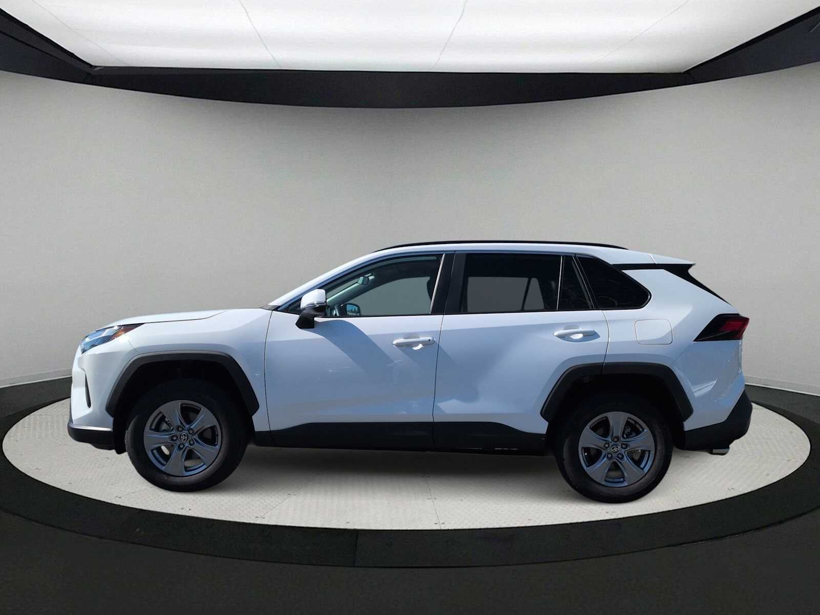 Toyota RAV4 XLE 2025