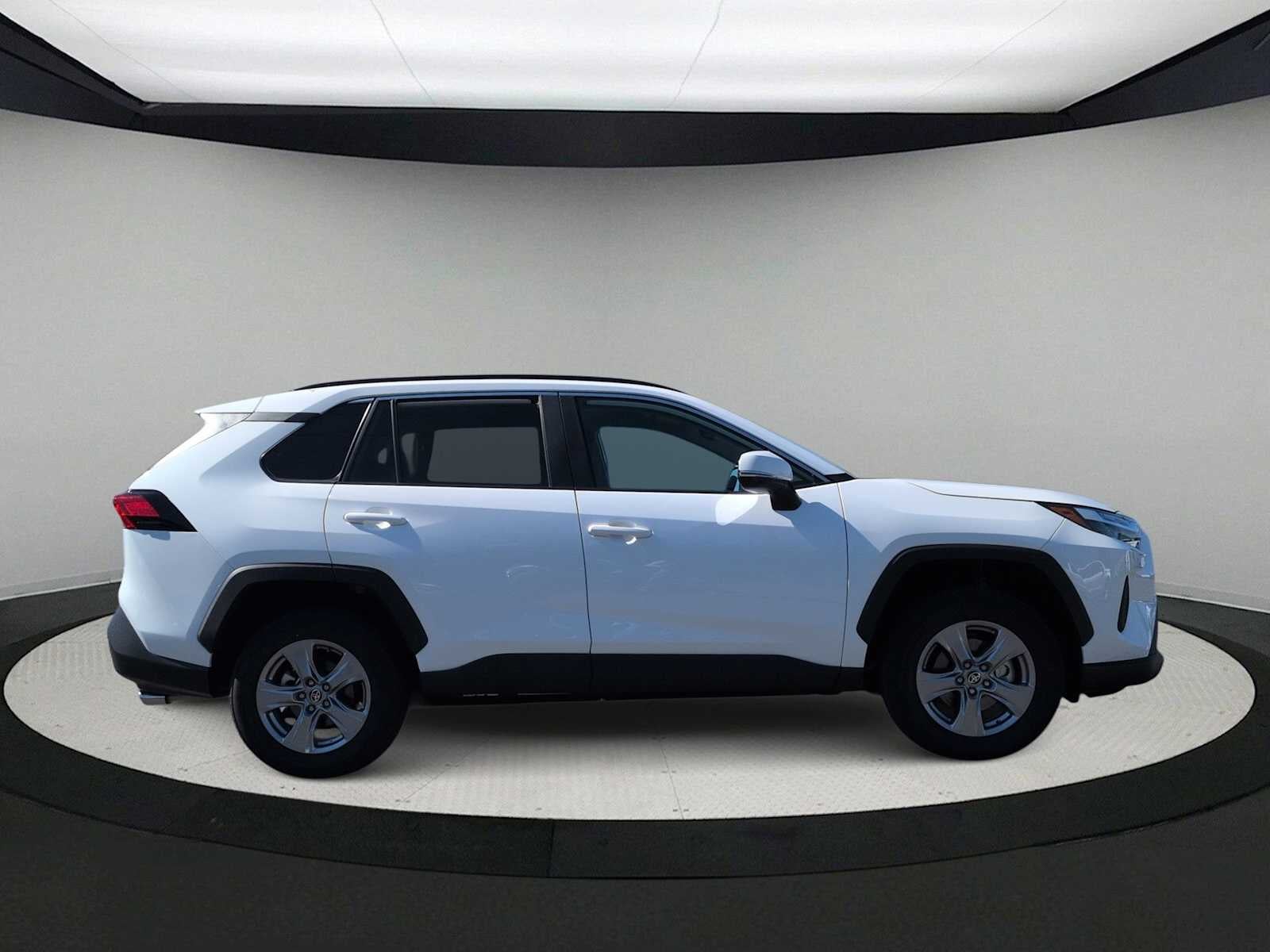 Toyota RAV4 XLE 2025