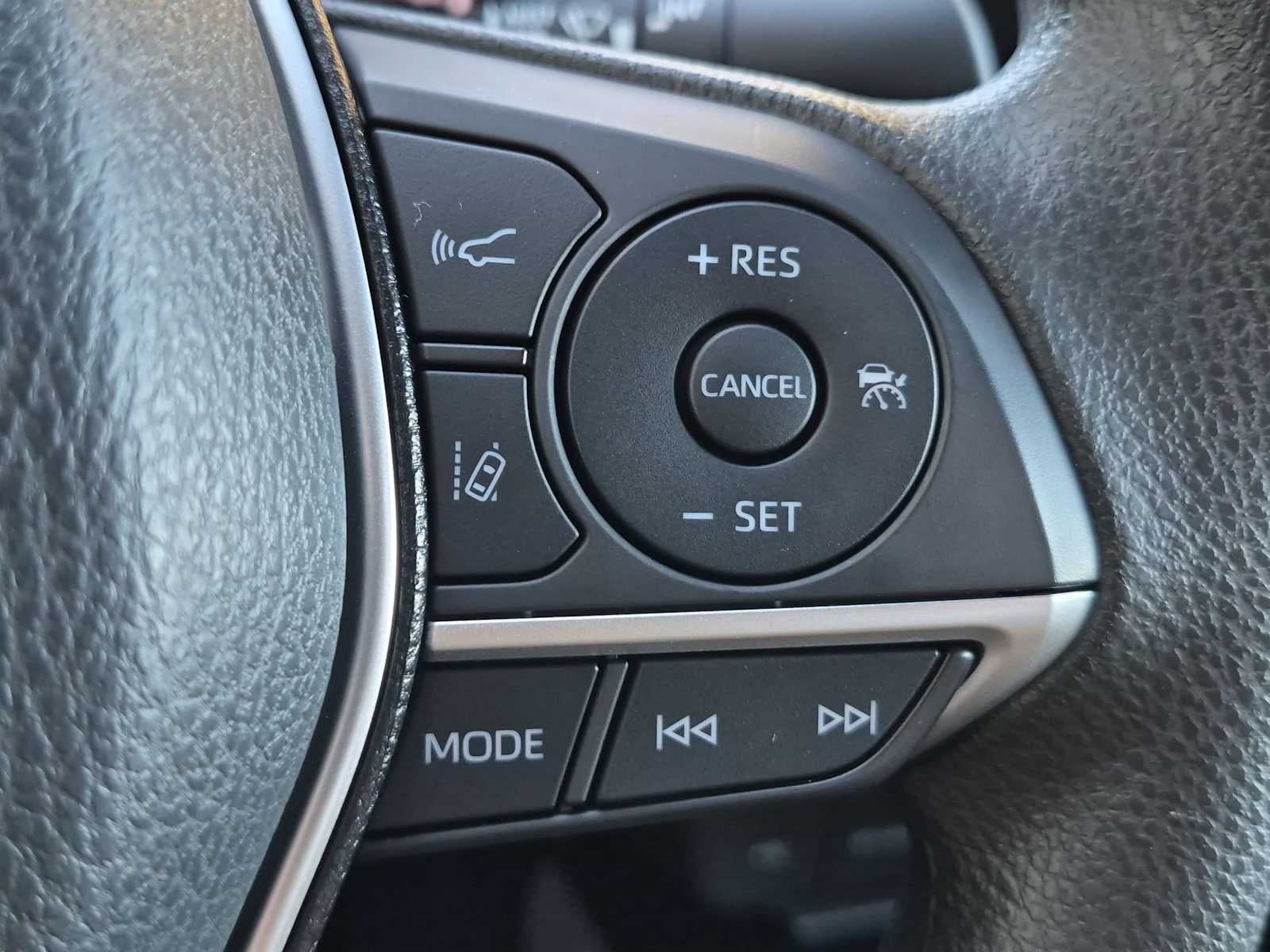 Toyota Camry Hybrid LE 2021