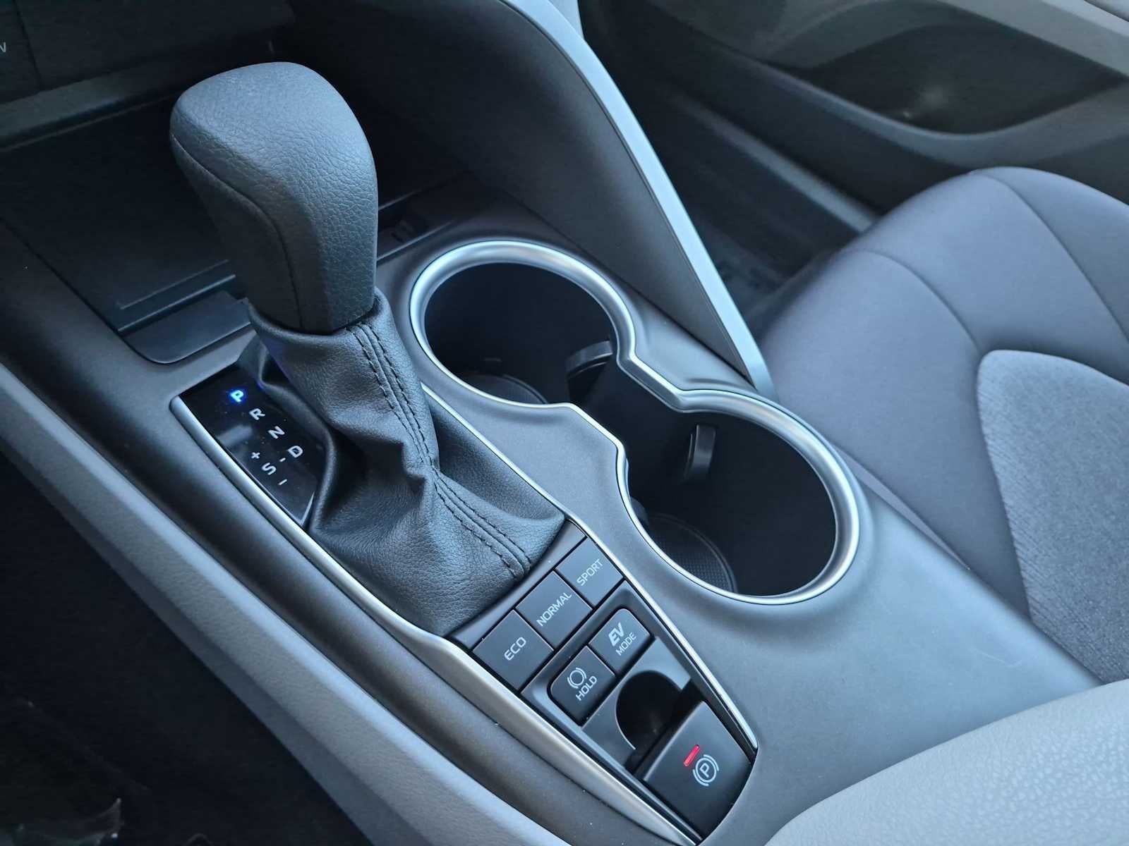Toyota Camry Hybrid LE 2021