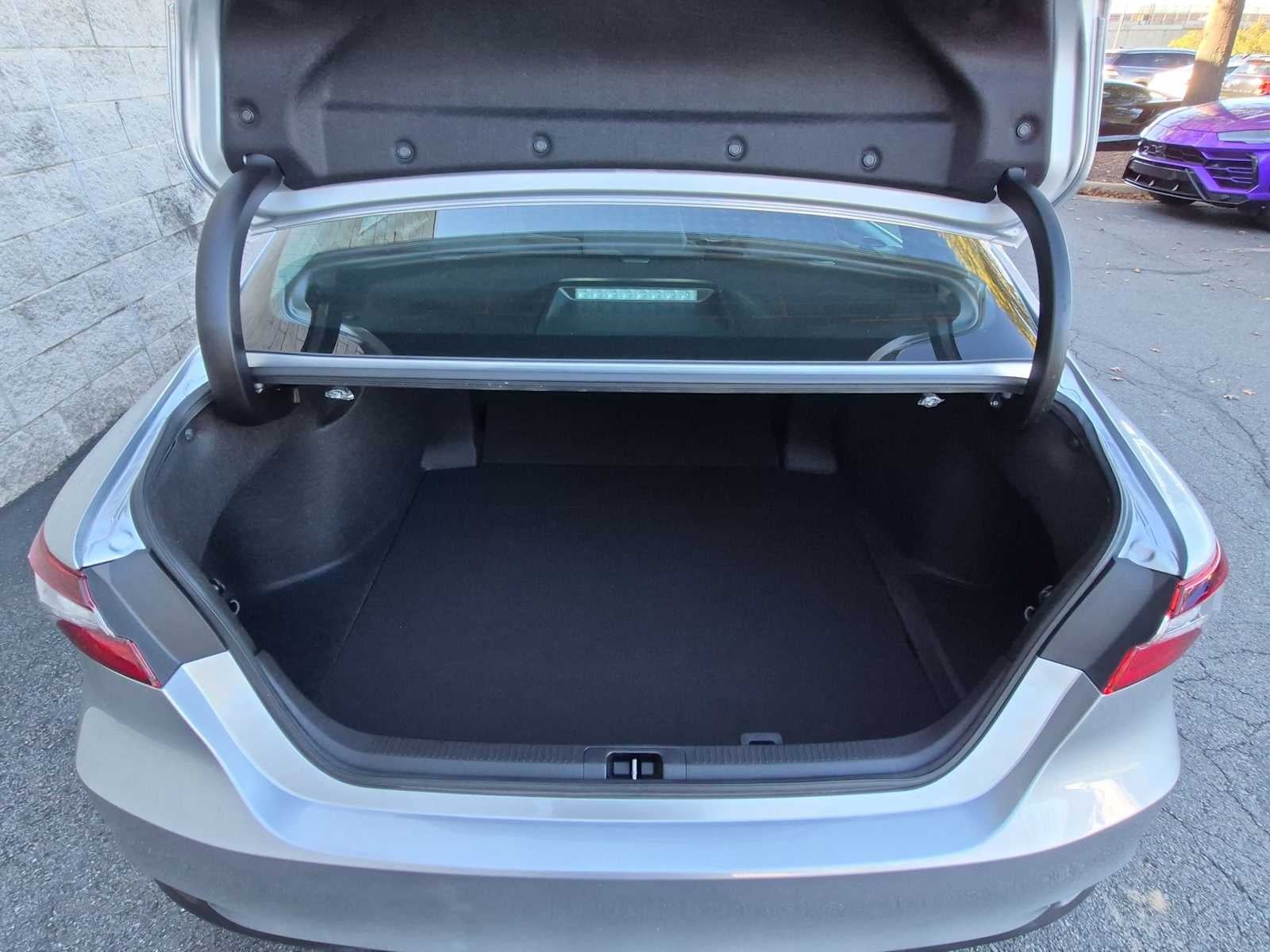 Toyota Camry Hybrid LE 2021