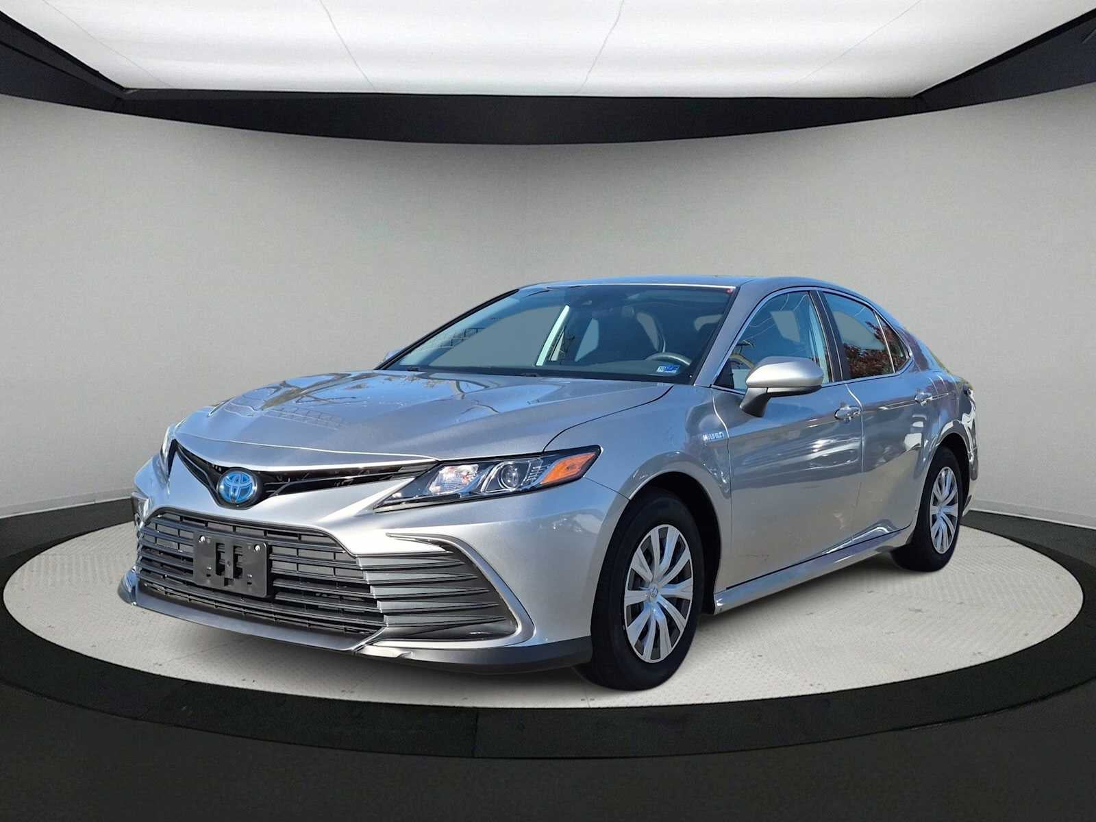 Toyota Camry Hybrid LE 2021