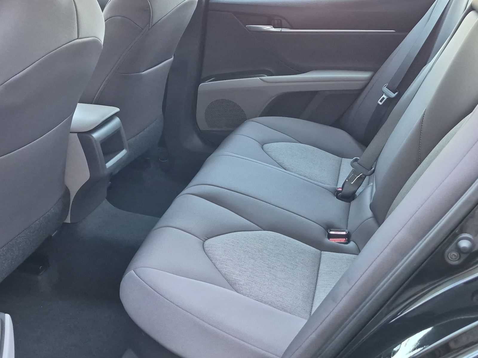 Toyota Camry Hybrid LE 2021