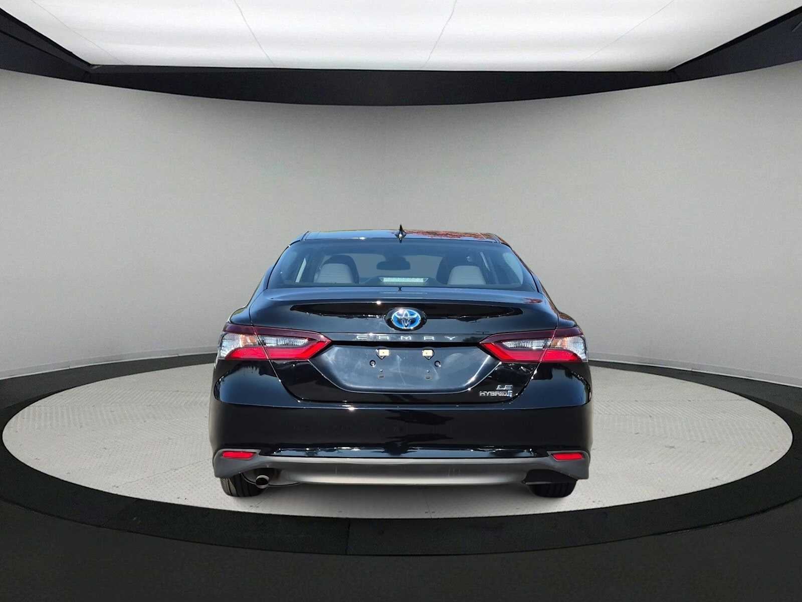 Toyota Camry Hybrid LE 2021