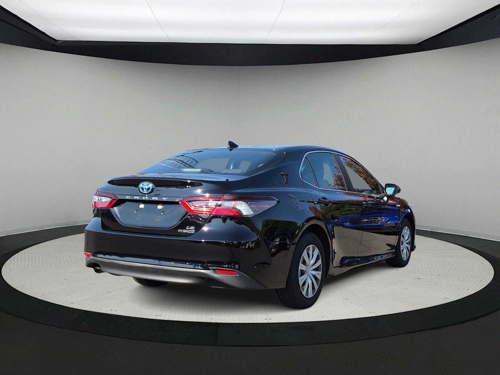 Toyota Camry Hybrid LE 2021