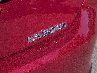 Lexus ES 300h F SPORT 2022